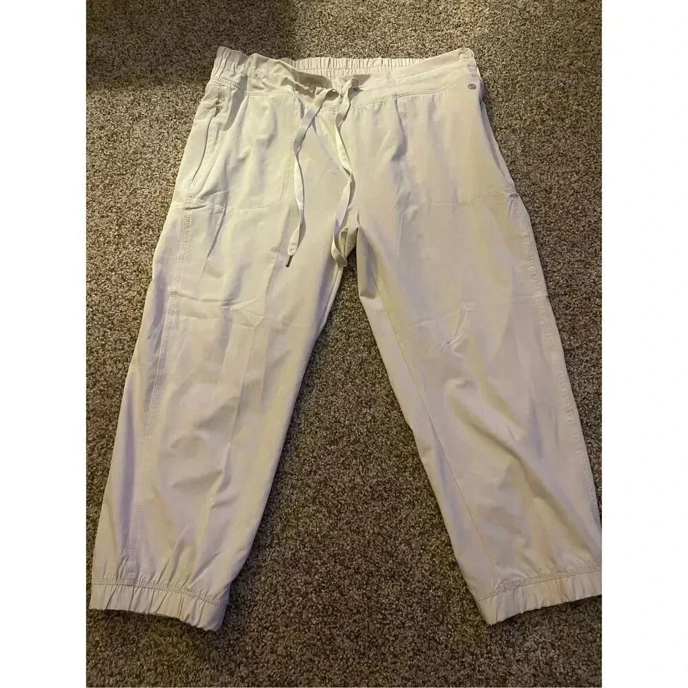 Unipro Women's Mid-Rise Elastic Waist Crop Pants White Size M